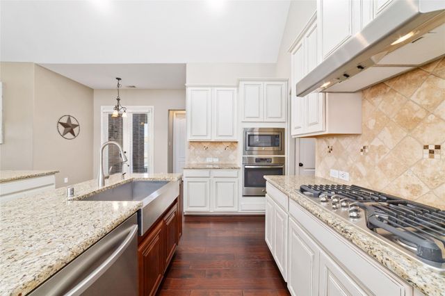 2402 Crossvine Drive, Katy, TX 77494