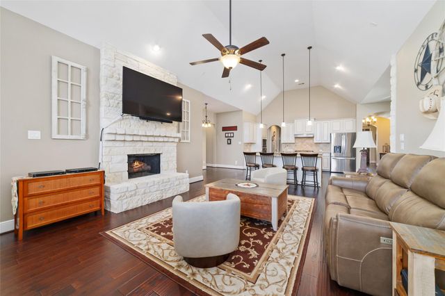 2402 Crossvine Drive, Katy, TX 77494