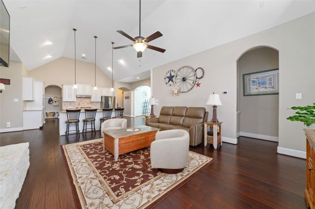 2402 Crossvine Drive, Katy, TX 77494