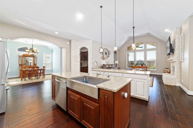 2402 Crossvine Drive, Katy, TX 77494