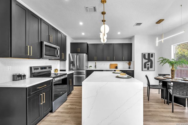 13355 Tusayan, Universal City, TX 78148