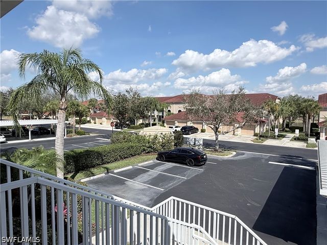 2865 Cypress Trace CIR 203, Naples, FL 34119
