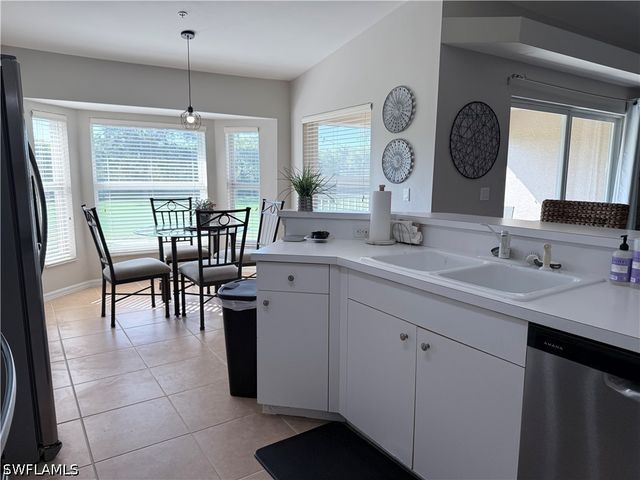 2865 Cypress Trace CIR 203, Naples, FL 34119