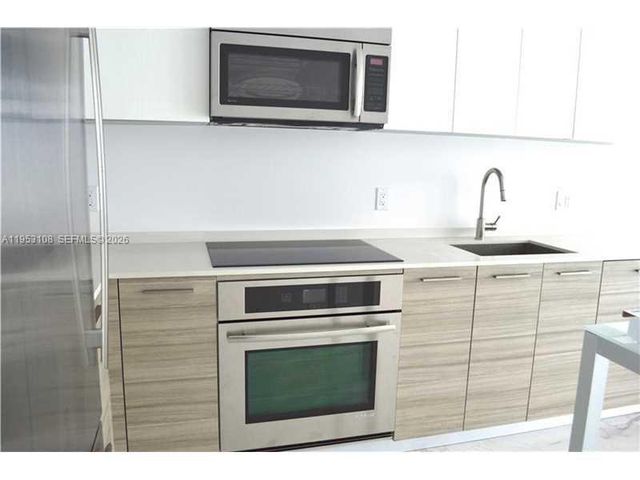 1300 Brickell Bay Dr 3302, Miami, FL 33131