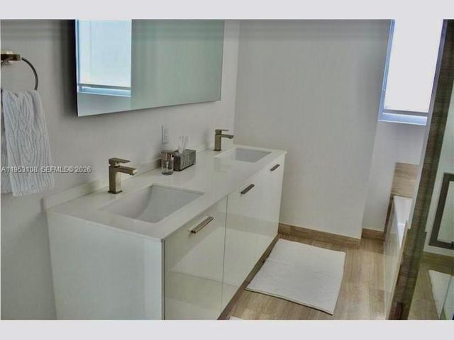 1300 Brickell Bay Dr 3302, Miami, FL 33131