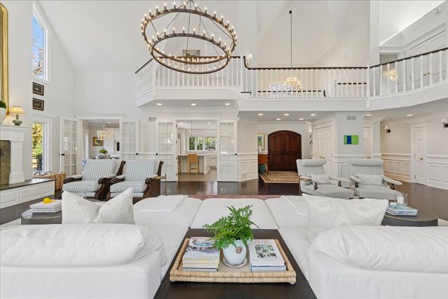 166 N Buckley Road, Barrington Hills, IL 60010