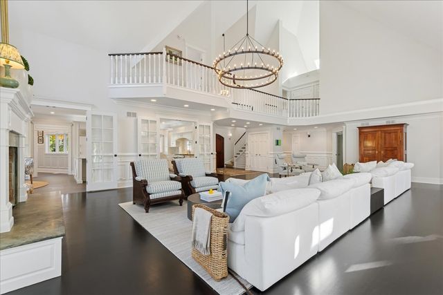 166 N Buckley Road, Barrington Hills, IL 60010