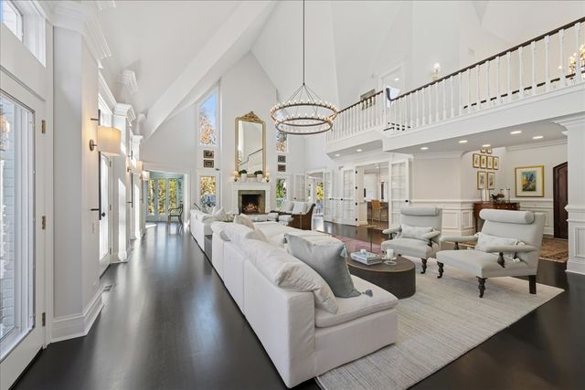 166 N Buckley Road, Barrington Hills, IL 60010