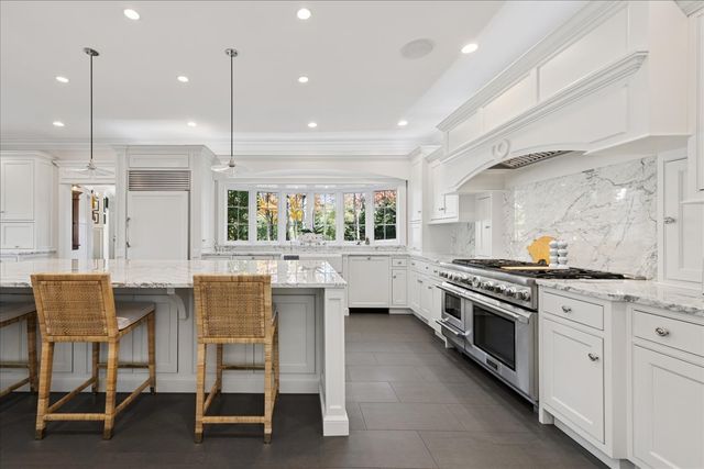 166 N Buckley Road, Barrington Hills, IL 60010