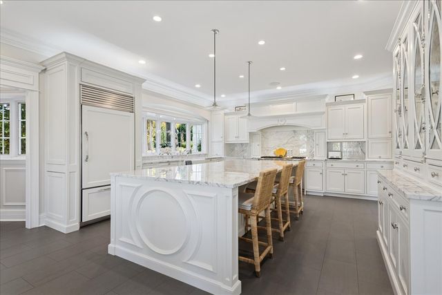 166 N Buckley Road, Barrington Hills, IL 60010