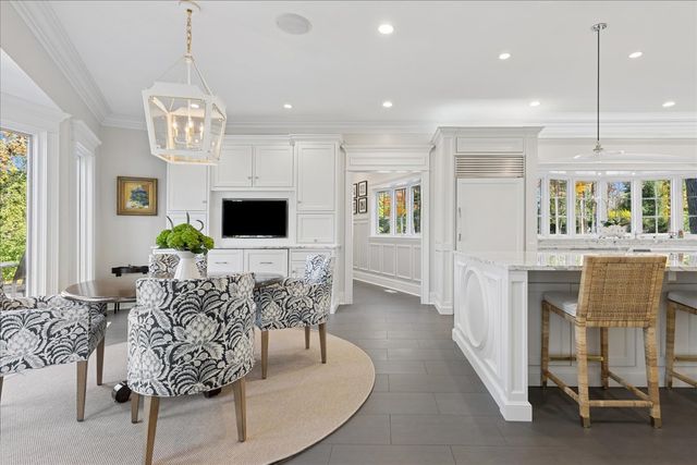 166 N Buckley Road, Barrington Hills, IL 60010