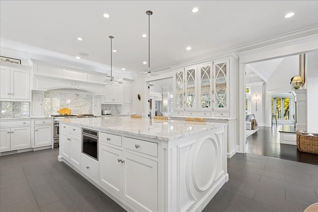 166 N Buckley Road, Barrington Hills, IL 60010