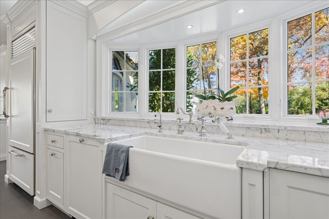 166 N Buckley Road, Barrington Hills, IL 60010