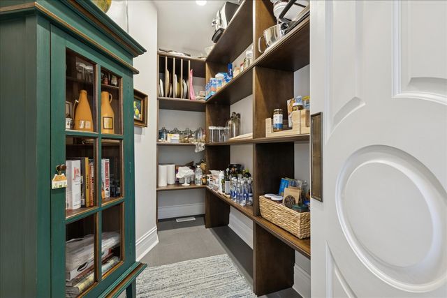 166 N Buckley Road, Barrington Hills, IL 60010