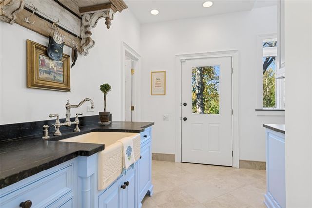 166 N Buckley Road, Barrington Hills, IL 60010