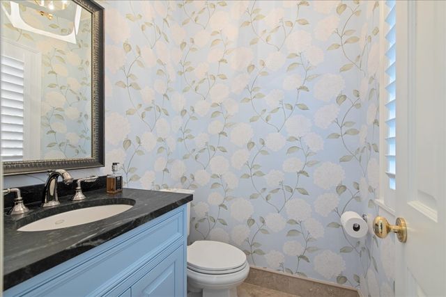 166 N Buckley Road, Barrington Hills, IL 60010