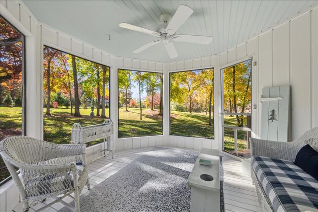 166 N Buckley Road, Barrington Hills, IL 60010