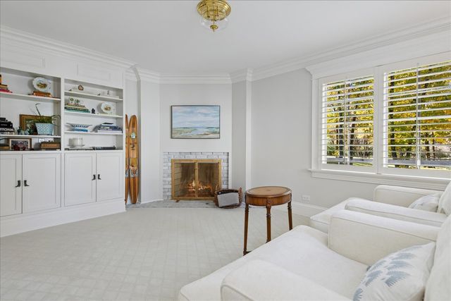 166 N Buckley Road, Barrington Hills, IL 60010