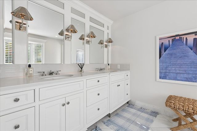 166 N Buckley Road, Barrington Hills, IL 60010