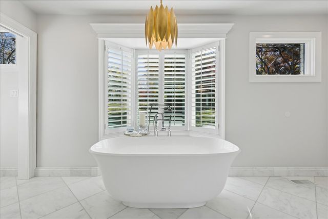 166 N Buckley Road, Barrington Hills, IL 60010