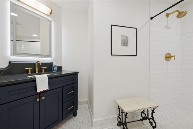 166 N Buckley Road, Barrington Hills, IL 60010