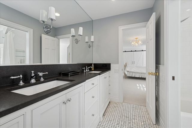 166 N Buckley Road, Barrington Hills, IL 60010