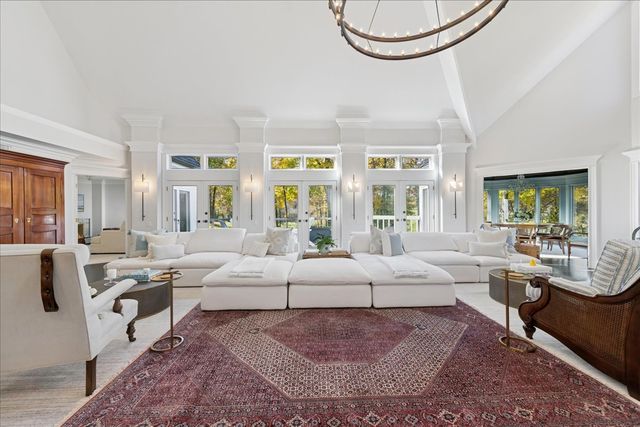 166 N Buckley Road, Barrington Hills, IL 60010