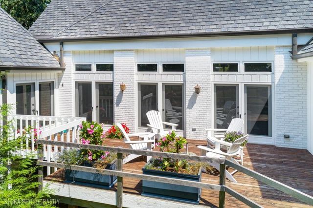 166 N Buckley Road, Barrington Hills, IL 60010