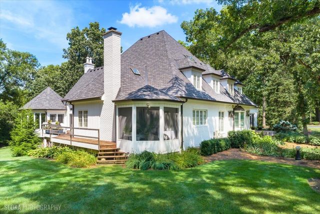 166 N Buckley Road, Barrington Hills, IL 60010