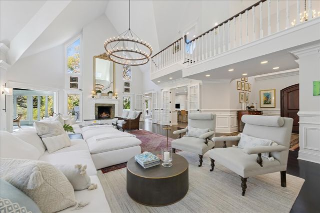 166 N Buckley Road, Barrington Hills, IL 60010