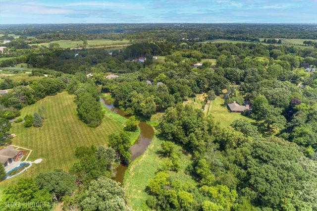 166 N Buckley Road, Barrington Hills, IL 60010