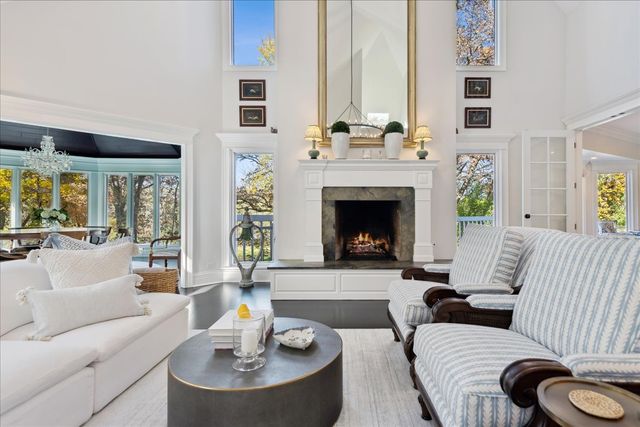 166 N Buckley Road, Barrington Hills, IL 60010