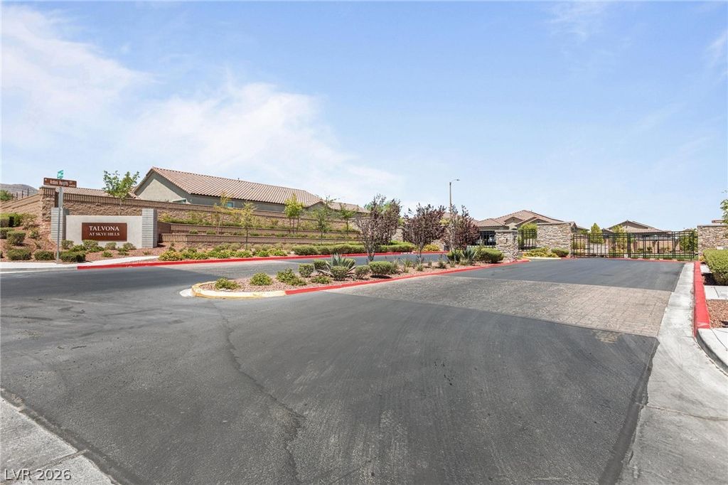 10934 Delparke Valley Avenue, Las Vegas, NV 89166 — photo 4