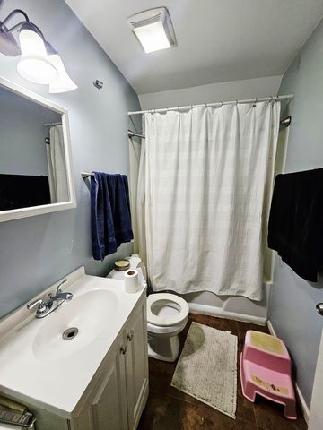 3232 Ezra Avenue, Zion, IL 60099