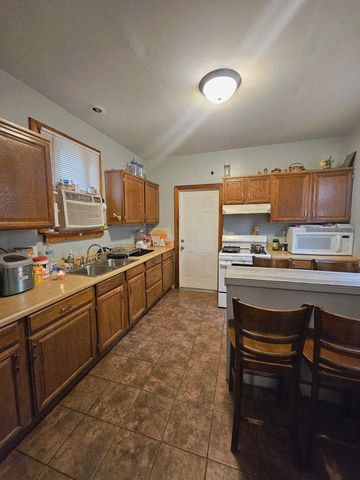 3232 Ezra Avenue, Zion, IL 60099