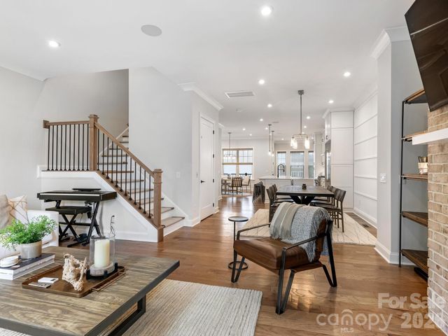 2555 Deacon Avenue, Charlotte, NC 28204