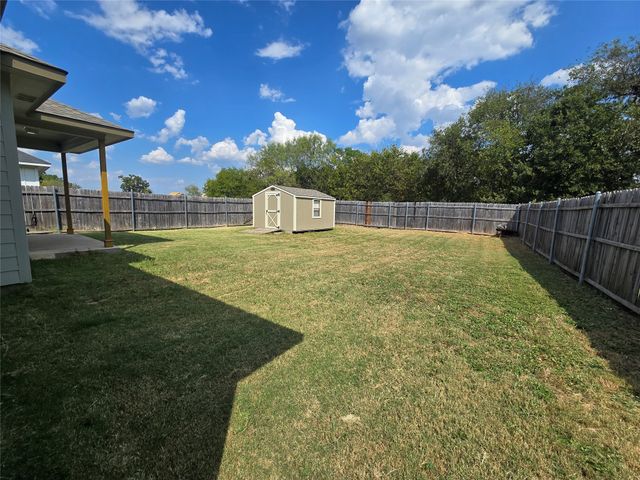 86 Tremont Street, Cleburne, TX 76031