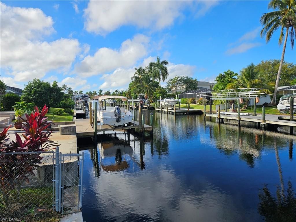 Image 5 of property listing at 5340 Congo CT, Cape Coral, FL 33904
