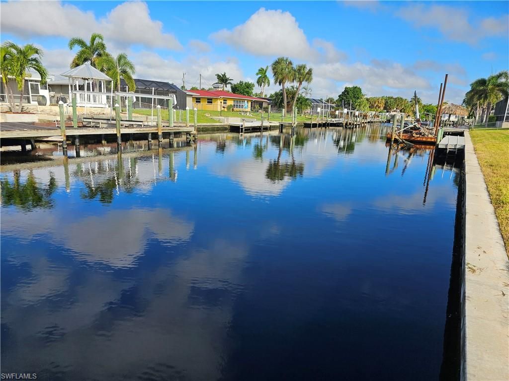 Image 7 of property listing at 5340 Congo CT, Cape Coral, FL 33904