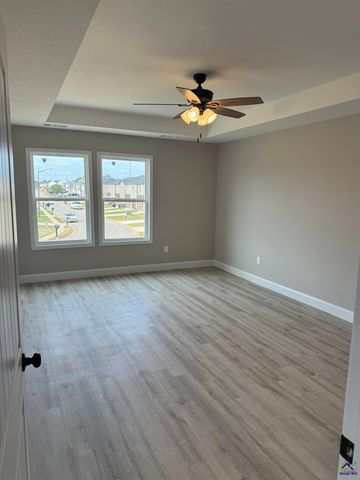 240 Beau Claire Circle, Byron, GA 31008