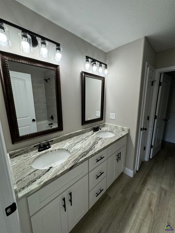 240 Beau Claire Circle, Byron, GA 31008