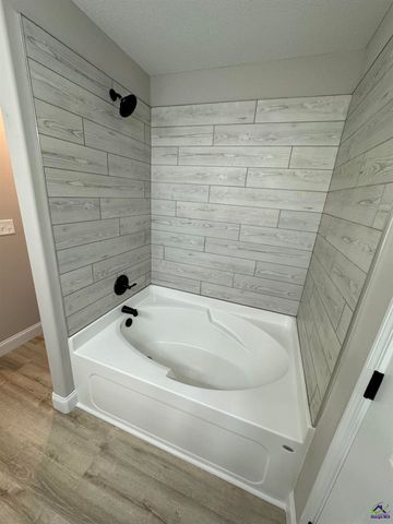 240 Beau Claire Circle, Byron, GA 31008