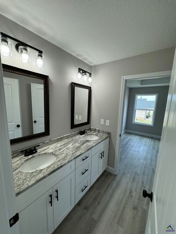 240 Beau Claire Circle, Byron, GA 31008