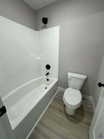 240 Beau Claire Circle, Byron, GA 31008