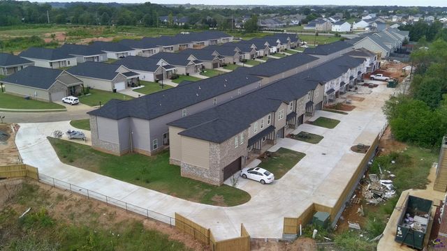 240 Beau Claire Circle, Byron, GA 31008