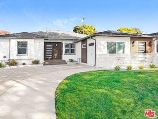 7425 W 88th Place, Los Angeles, CA 90045