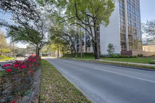5001 Woodway Drive 1304, Houston, TX 77056