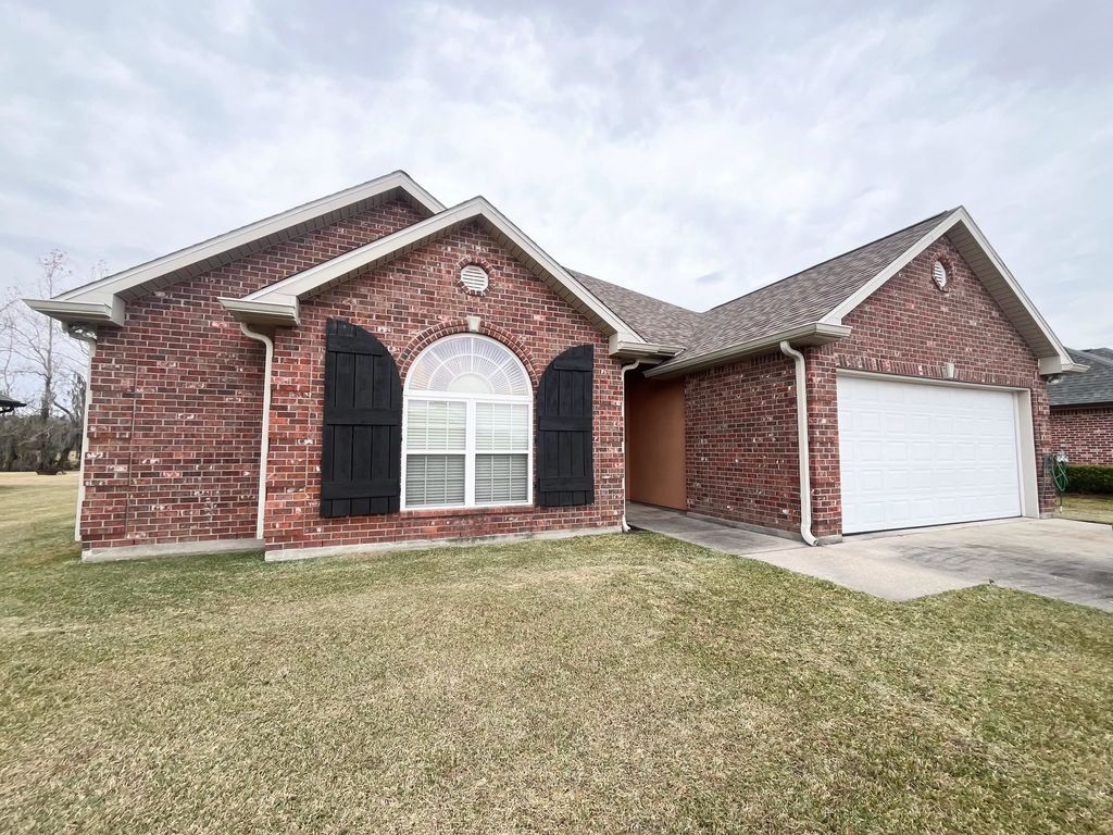 447 Sugar Trail Street, Houma, LA 70364