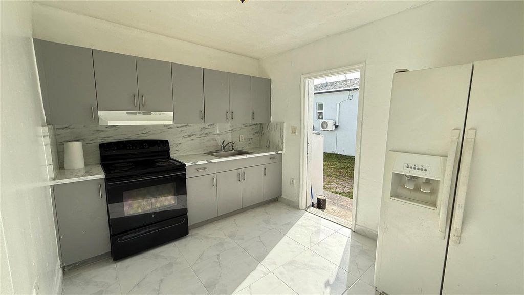 832 NW 10th Street 1, Hallandale Beach, FL 33009