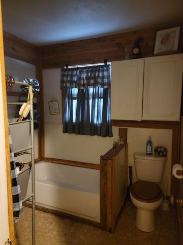 10510 S Main St, Overton, TX 75684